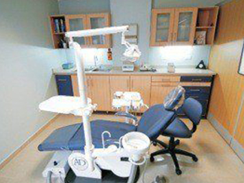 image of a clean dental office. NYC dental facility cleaning services help maintain the cleanliness of offices in New York City and the surrounding area.